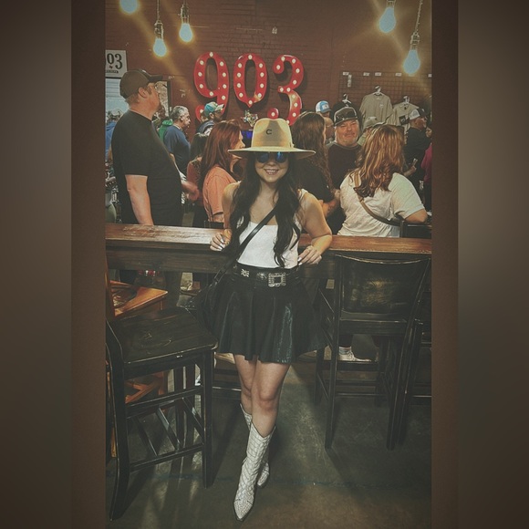 Like This Listing To Get Notified When I Go Live🛍️ - Picture 13 of 16